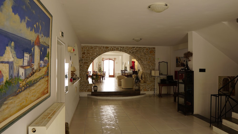Eri Hotel 11/62