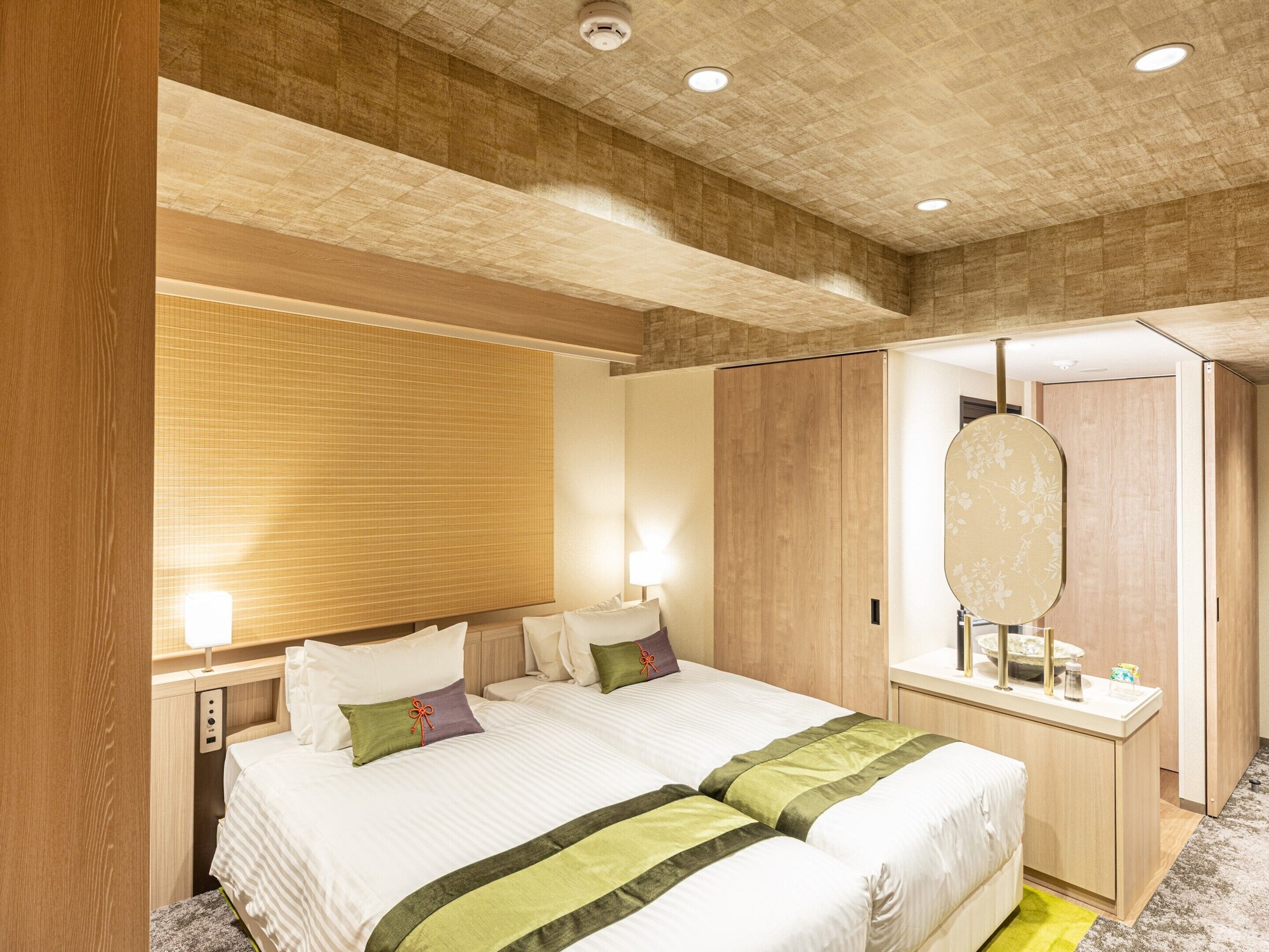 HOLLYWOOD, TWIN BEDS