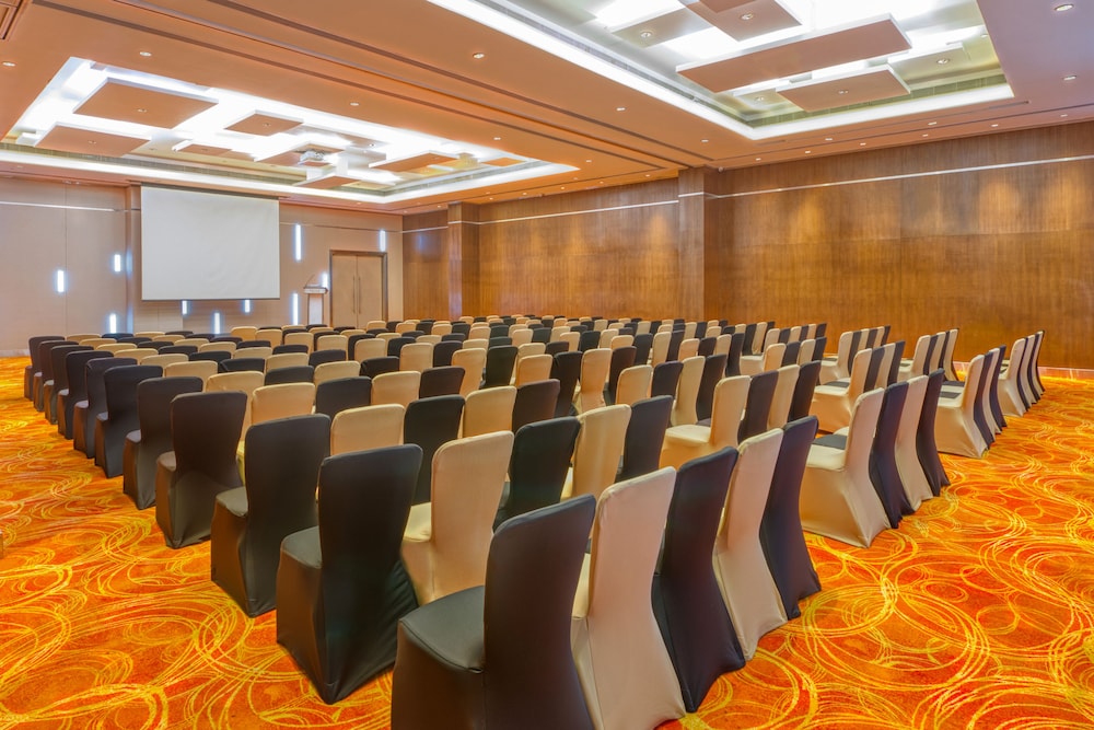 Novotel Bengaluru Outer Ring Road (ex Novotel Bengaluru Techpark) 58/68