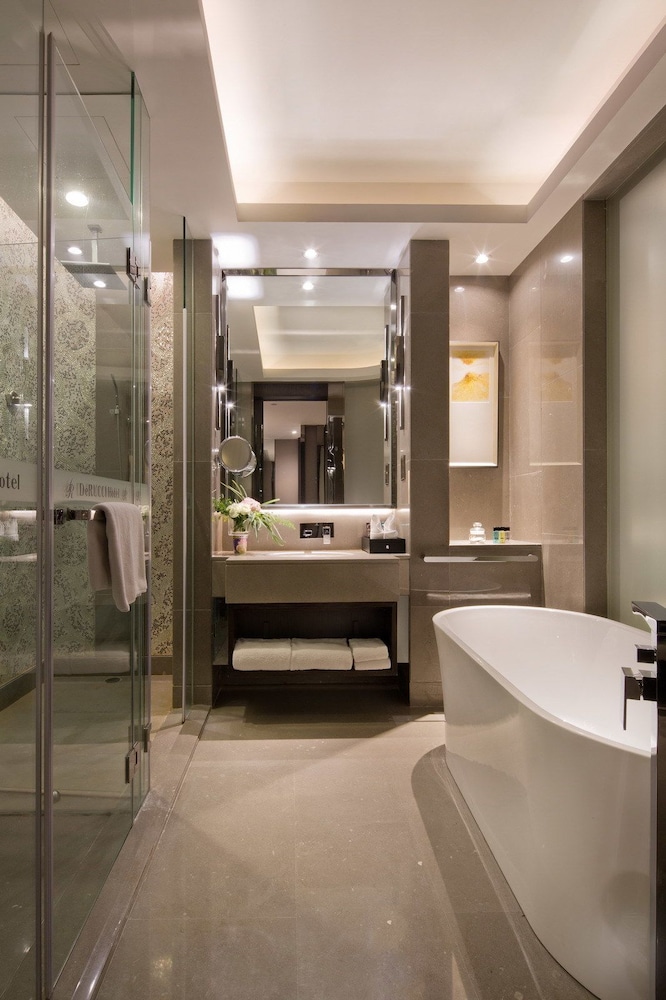 DeRUCCI Hotel 6/65