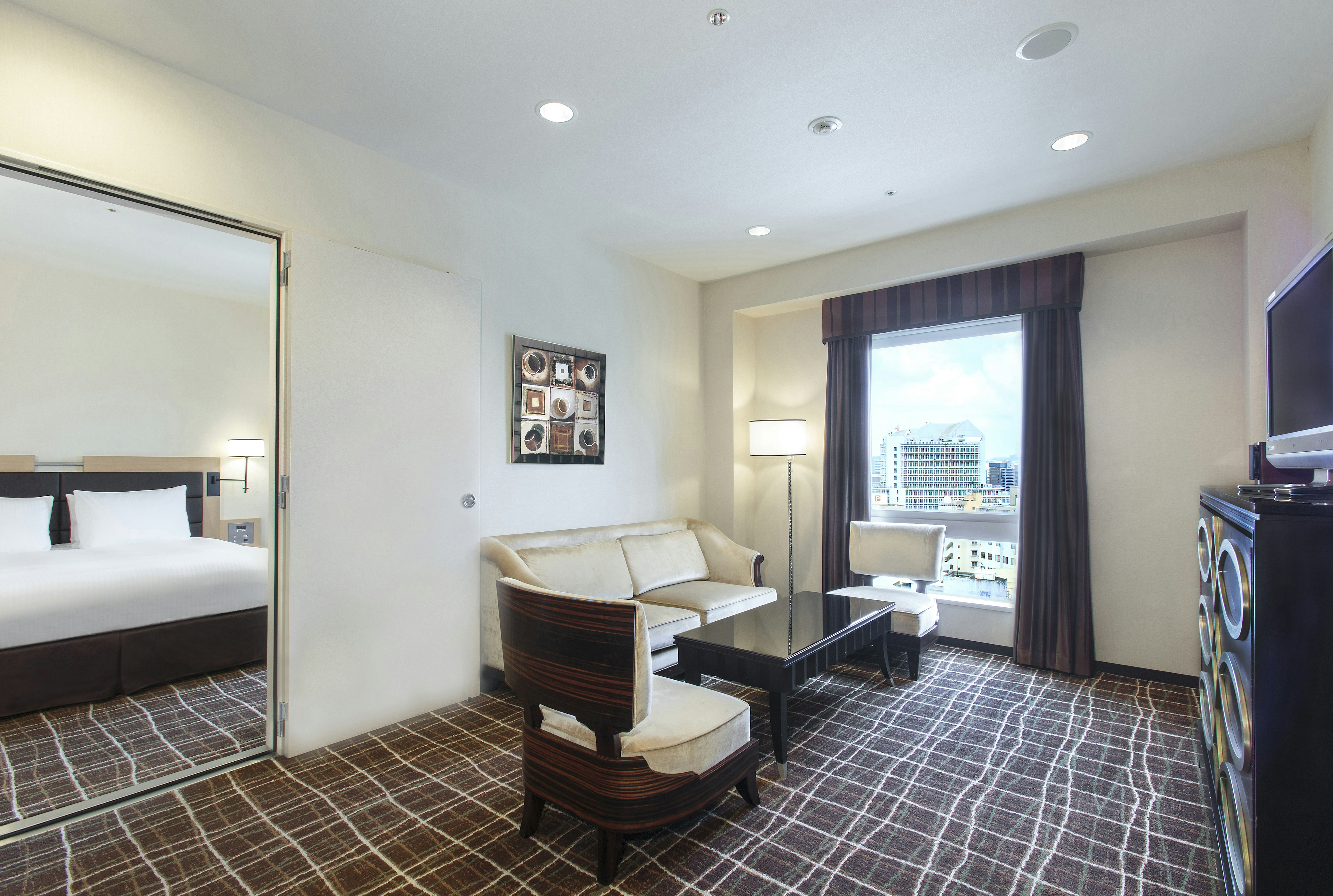 SUITE, KING BED