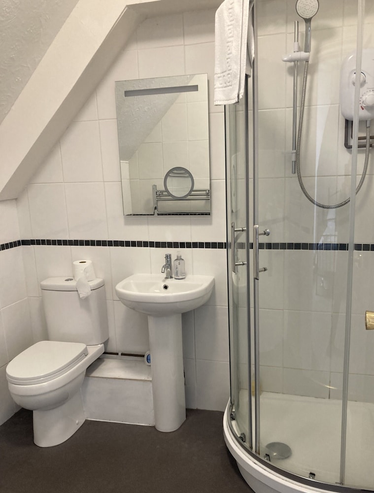 Donnington Guest House 38/40