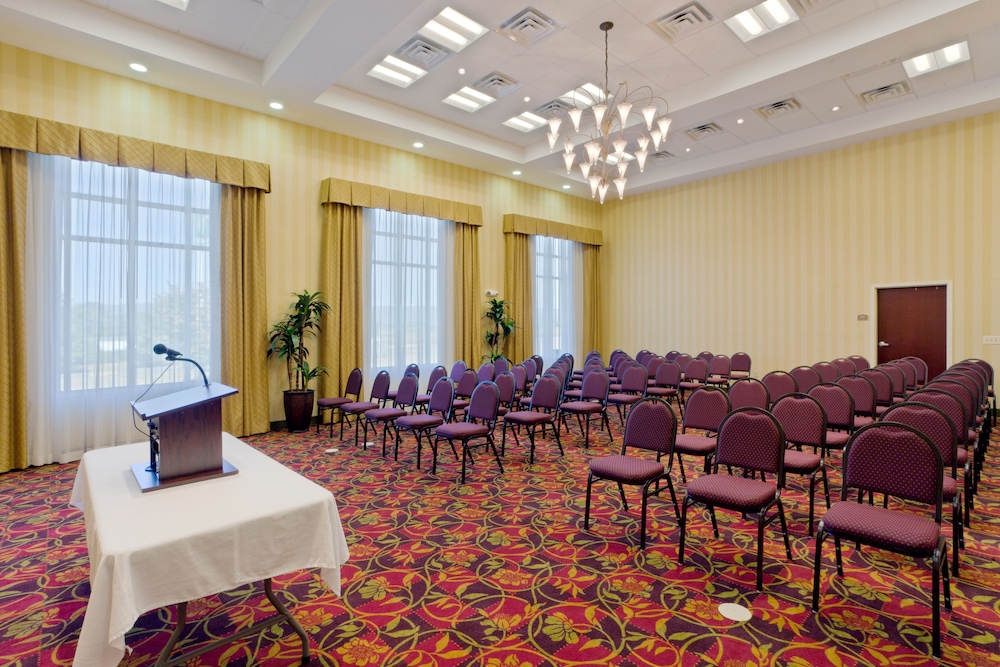 Holiday Inn Express Woodstock-Shenandoah Valley 28/28