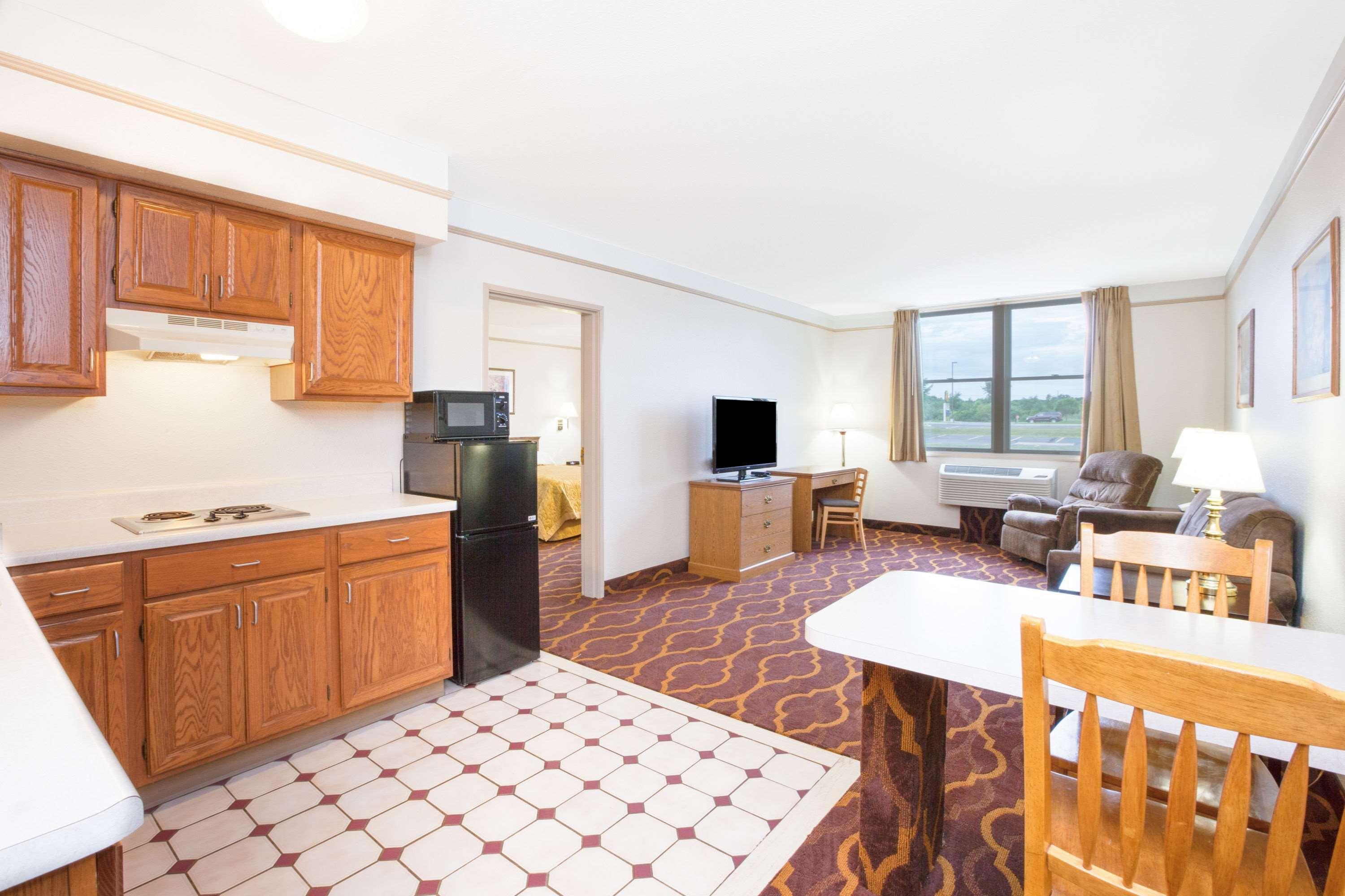 Super 8 by Wyndham Brooklyn 13/18