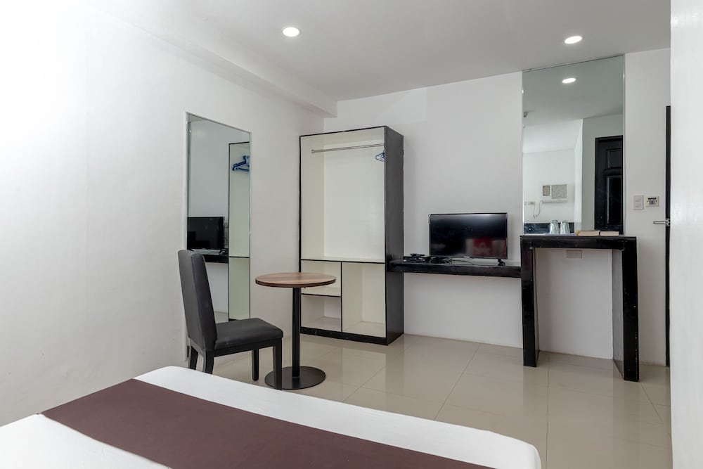 Check Inn Hotel - Bacolod 17/19