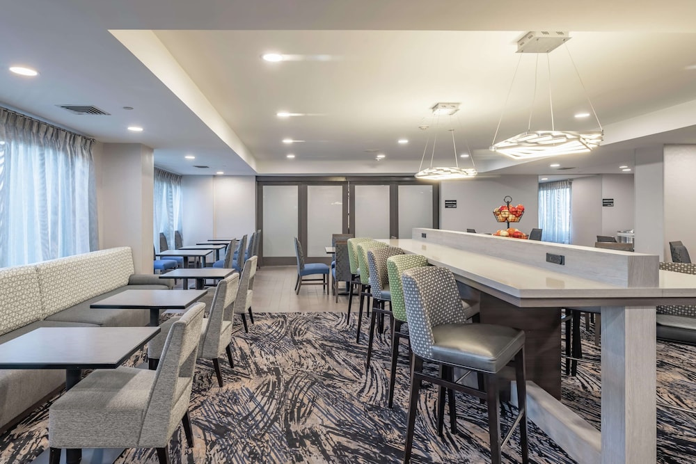 Hampton Inn Waco 37/42