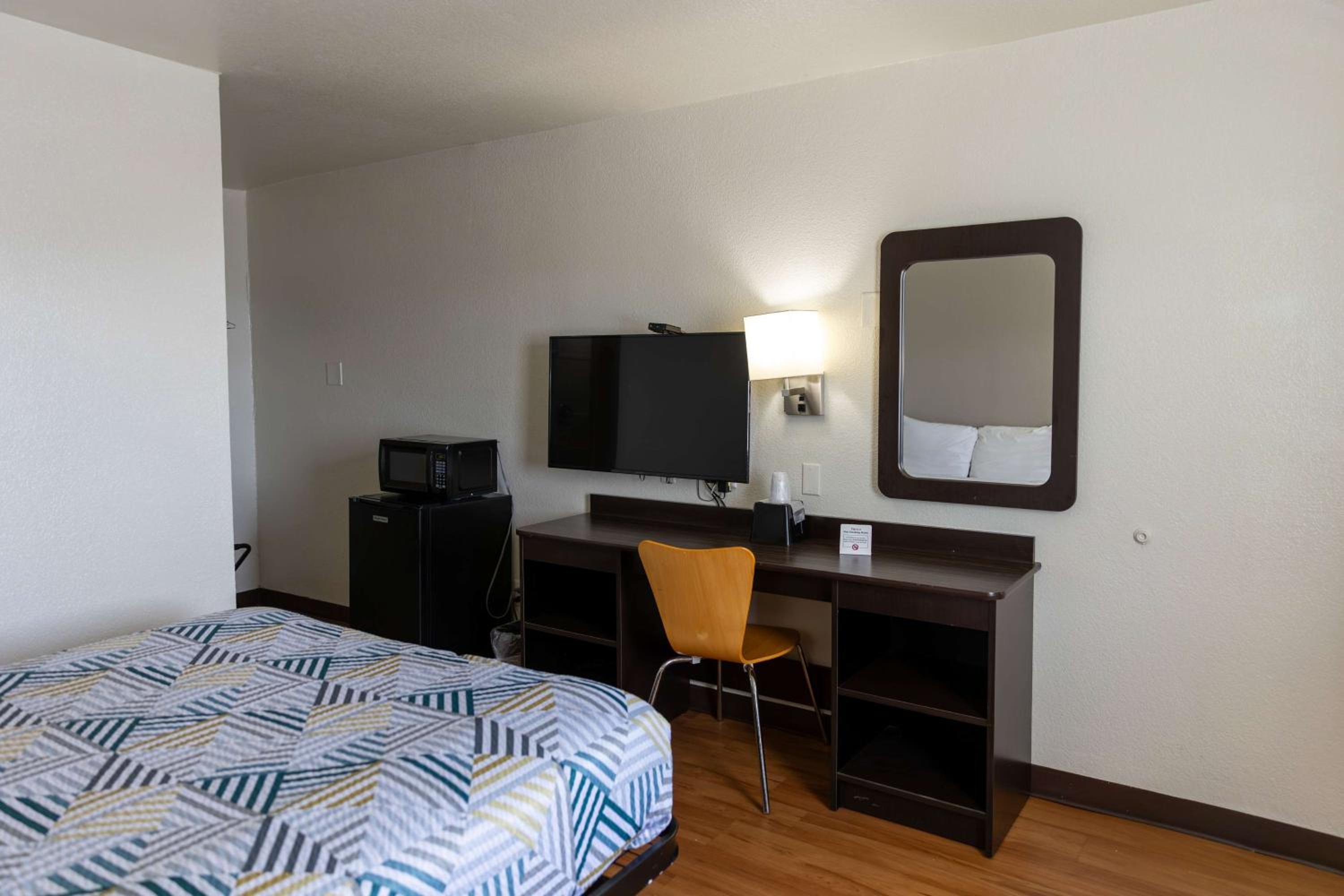 1 Queen Bed - Mobility Accessible Tub Nsmk