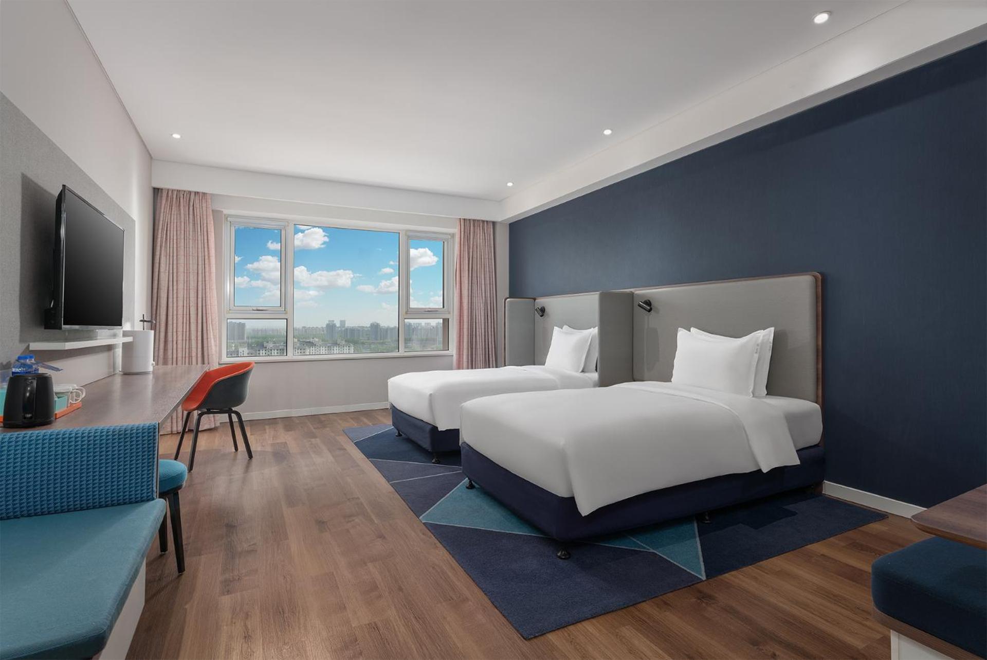 Standard, 1 Queen and 1 Single Bed
