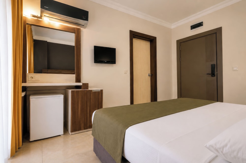 Hawaii Suite Beach Hotel 16/50