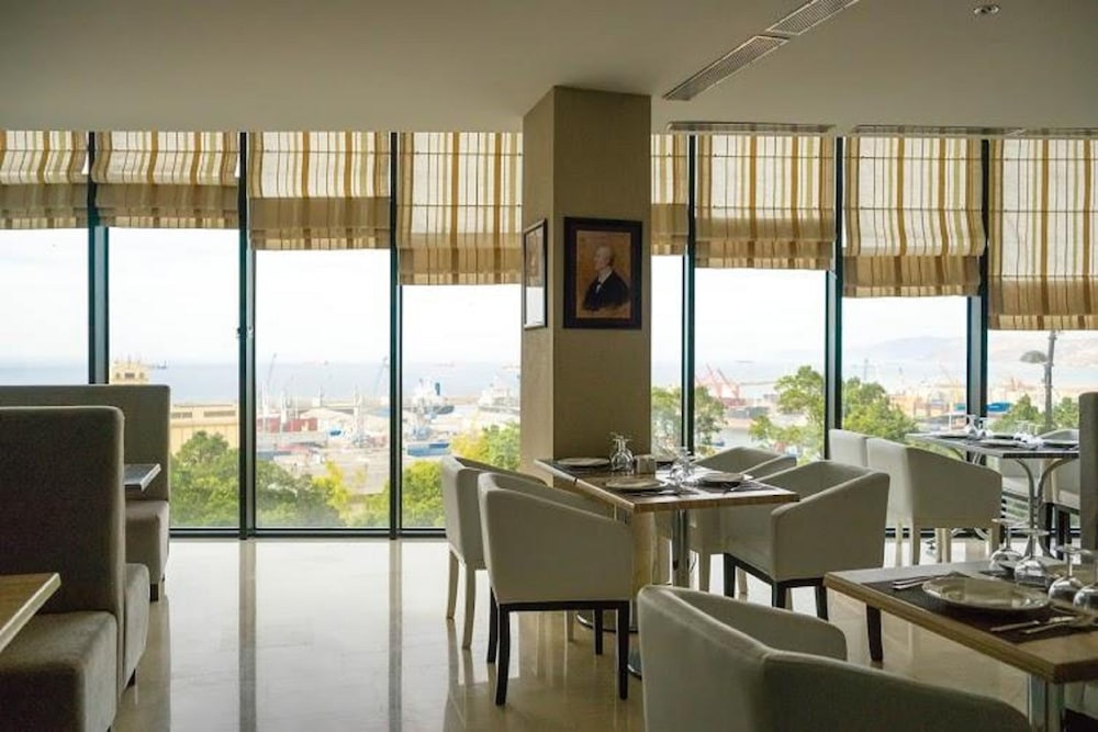 Hotel Adef 19/28