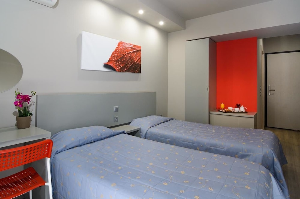 SUPERIOR, DOUBLE OR TWIN BED