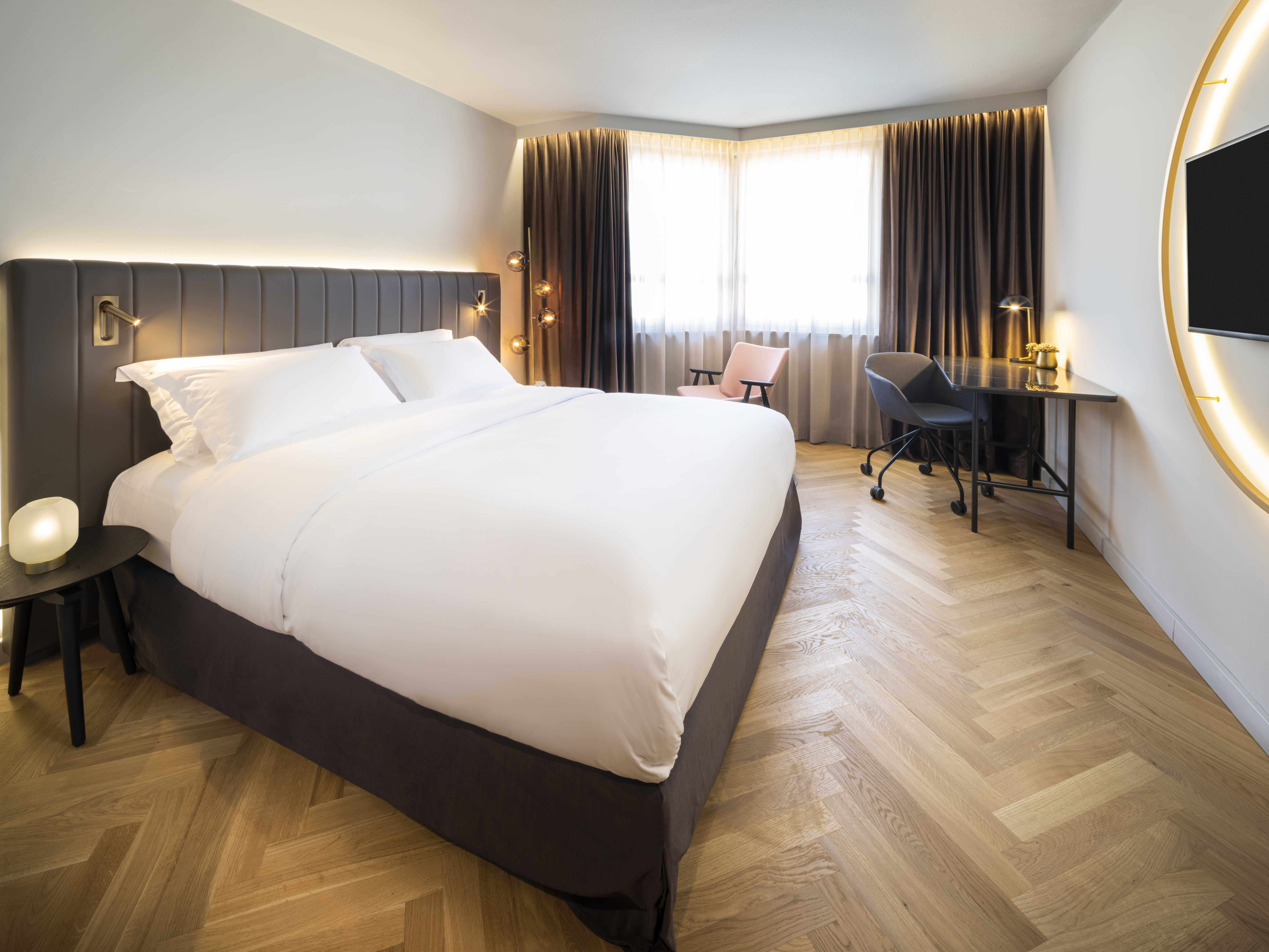 SUPERIOR, KING BED