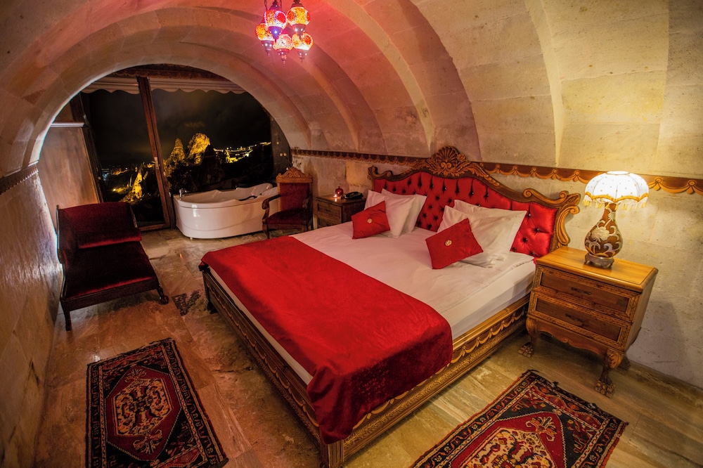 Royal, Suite, King Bed, Valley View
