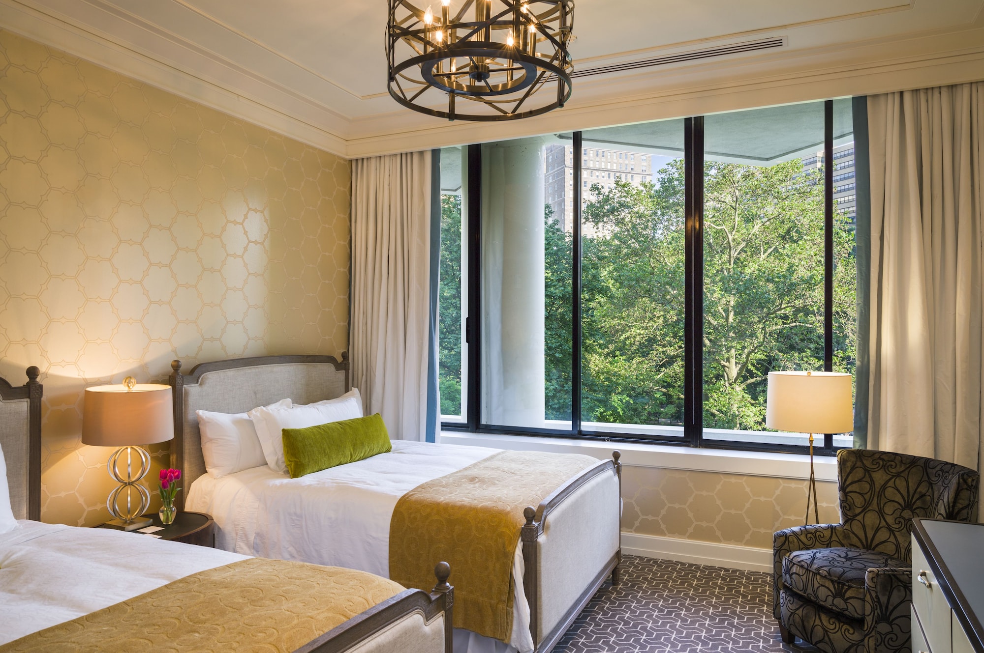 DELUXE, 2 QUEEN BEDS, CITY VIEW