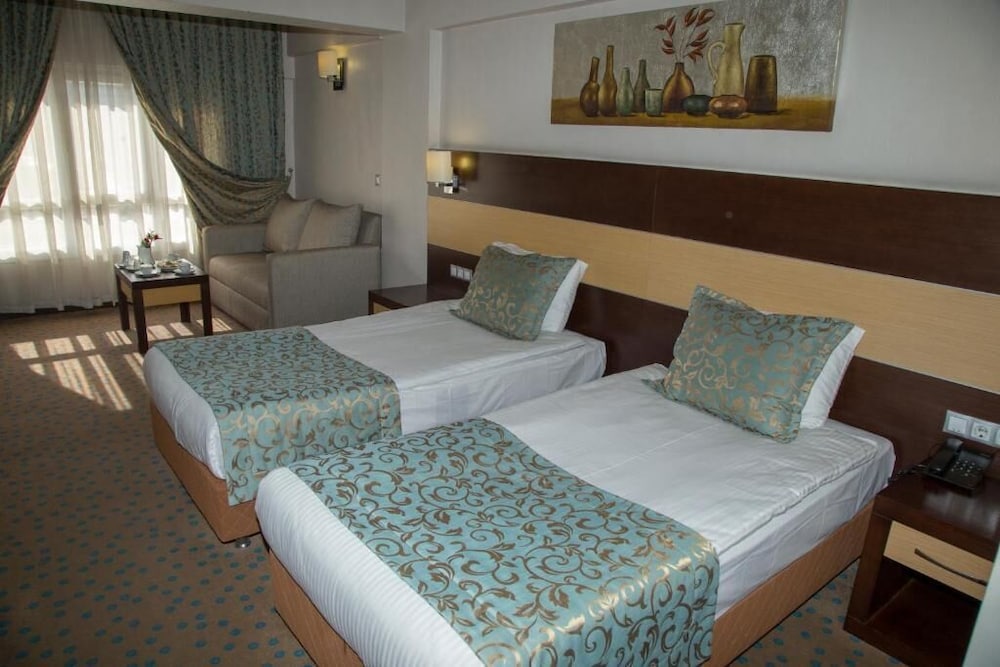 MOM Hotel 5/22