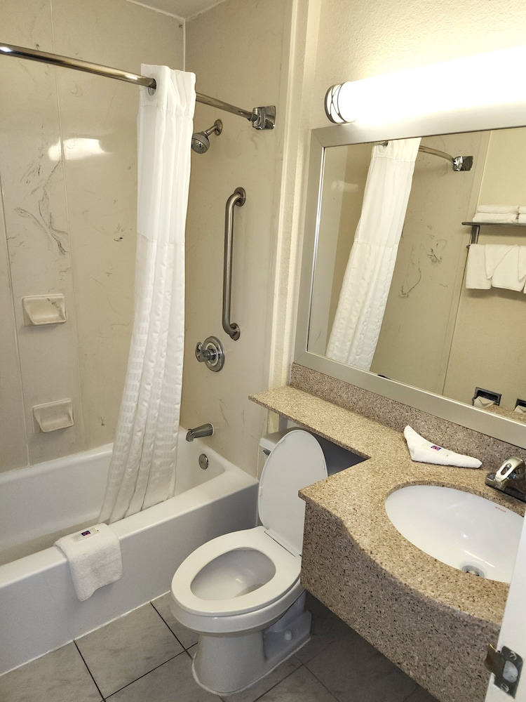 2 Full Beds - Suite, Non-Smoking, Micfridge