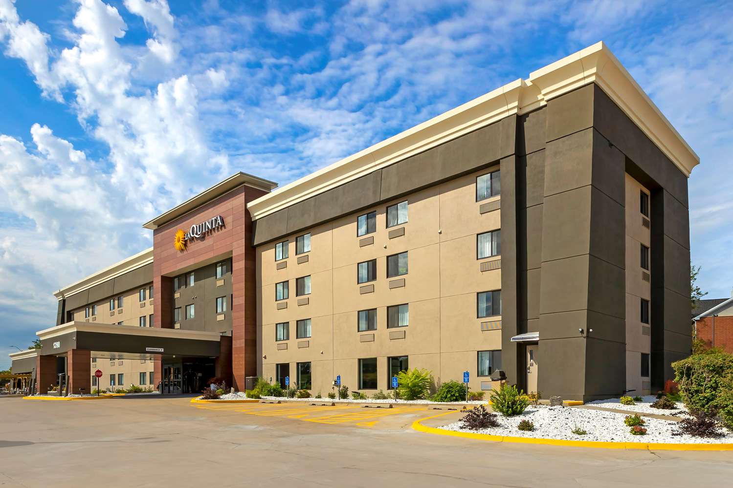 La Quinta Inn & Suites by Wyndham Des Moines West Clive 64/68