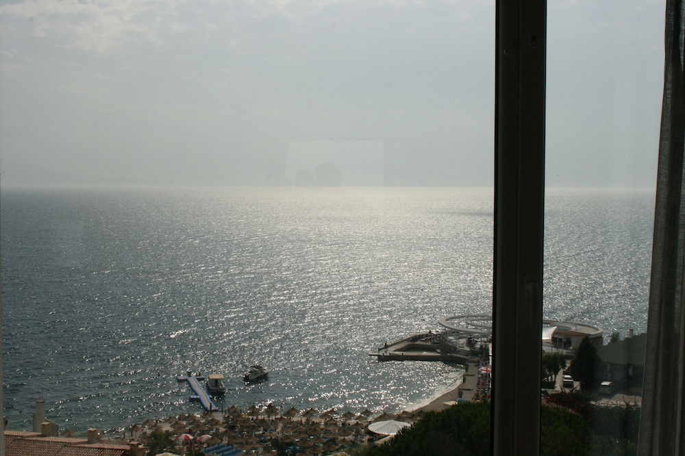 Bougainville Bay Hotel 45/50