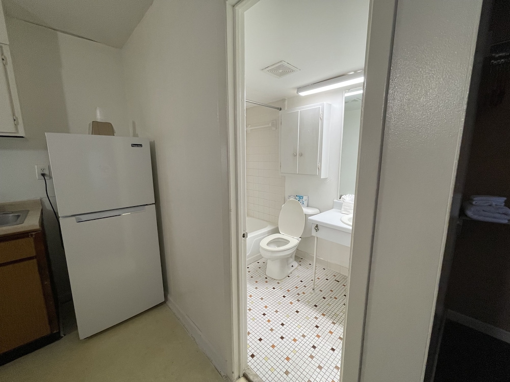 The Oceanfront Viking Motel 36/40