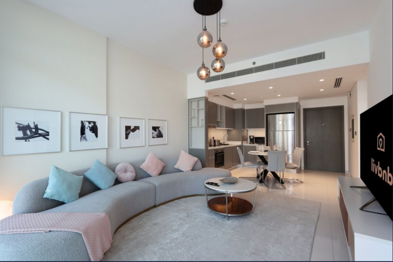 2BR Beachfront Living, Stunning Marina Views 8/12