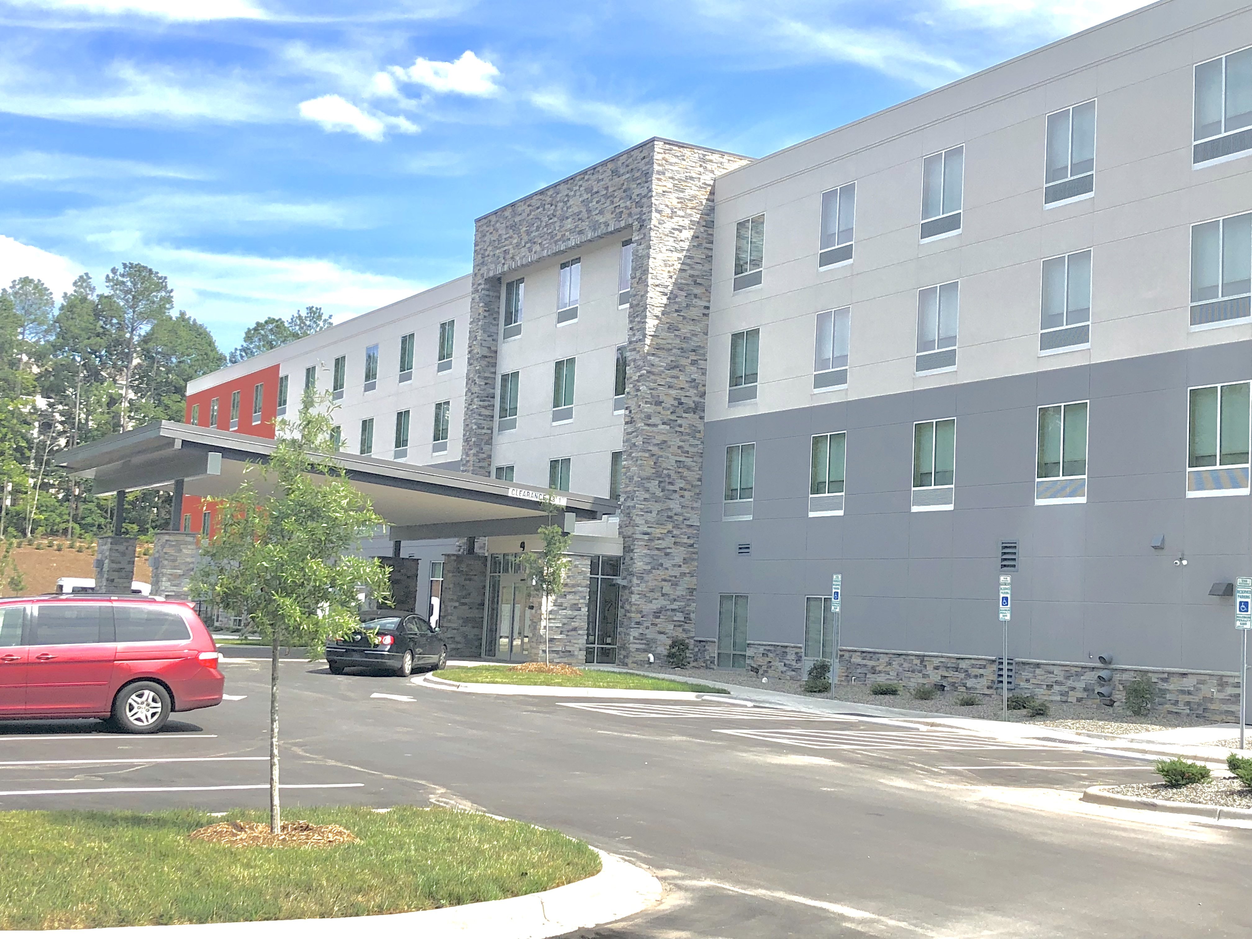 Holiday Inn Express & Suites Raleigh Airport - Brier Creek 21/22