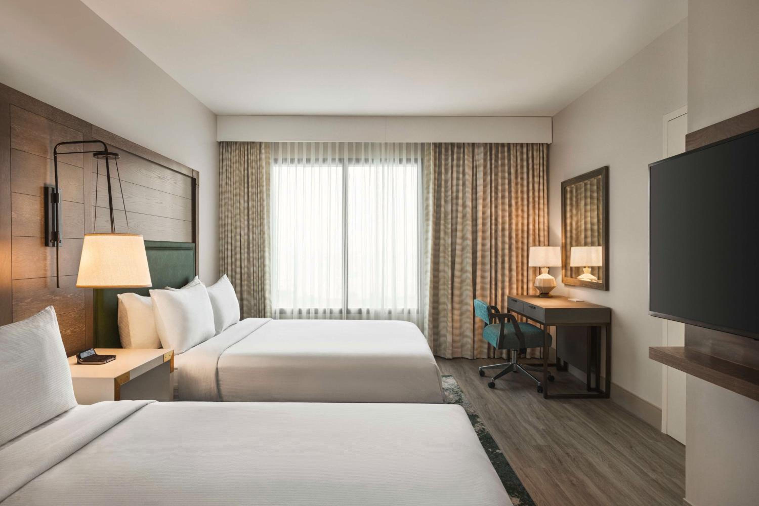 Suite, 2 Queen Beds, Gulf View, Bathtub, Accessible
