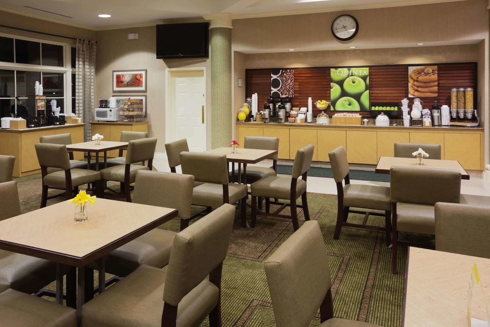 La Quinta Inn & Suites by Wyndham Salt Lake City Airport 36/48