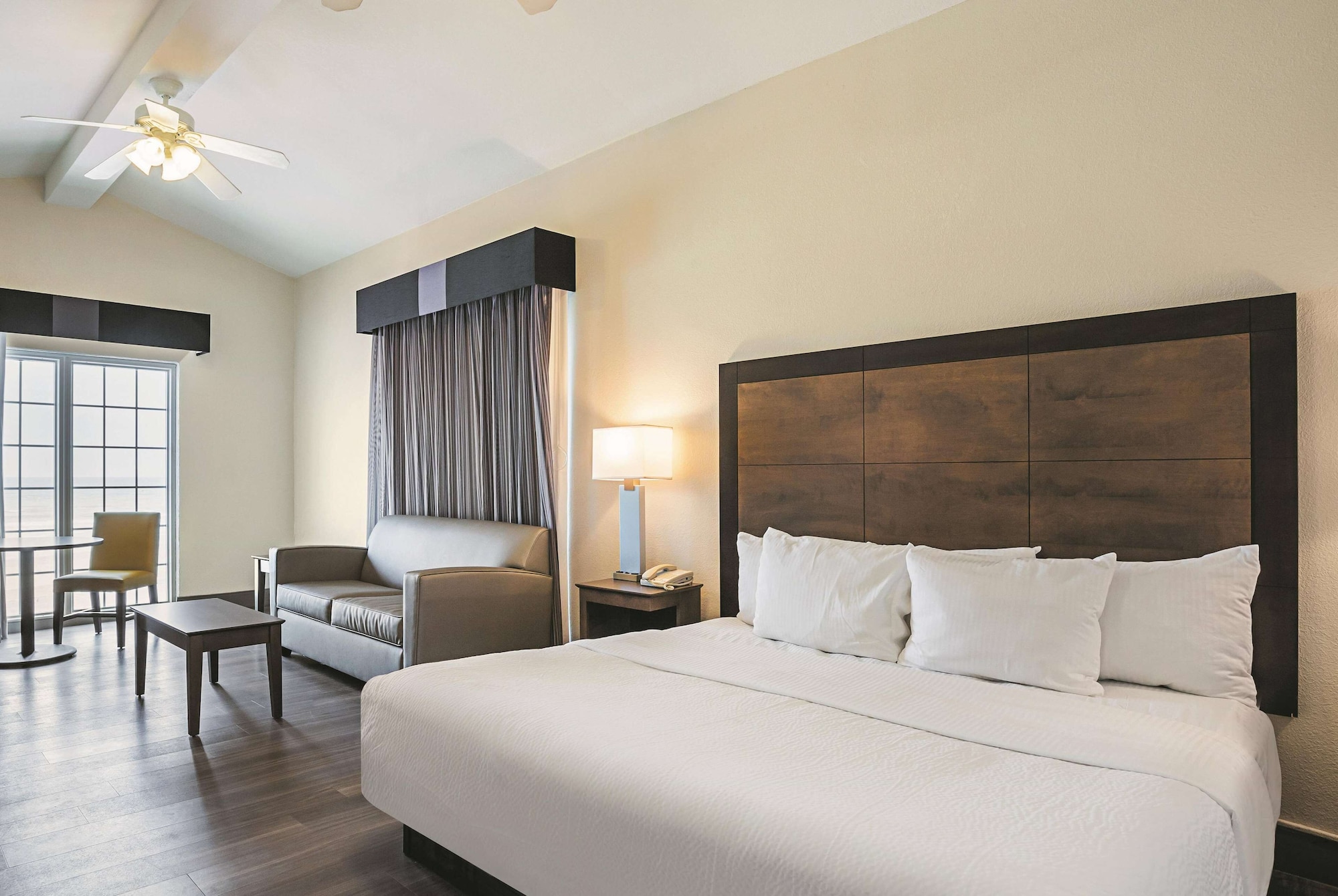 DELUXE, SUITE, 2 DOUBLE BEDS, KING BED, OCEAN VIEW, ACCESSIBLE