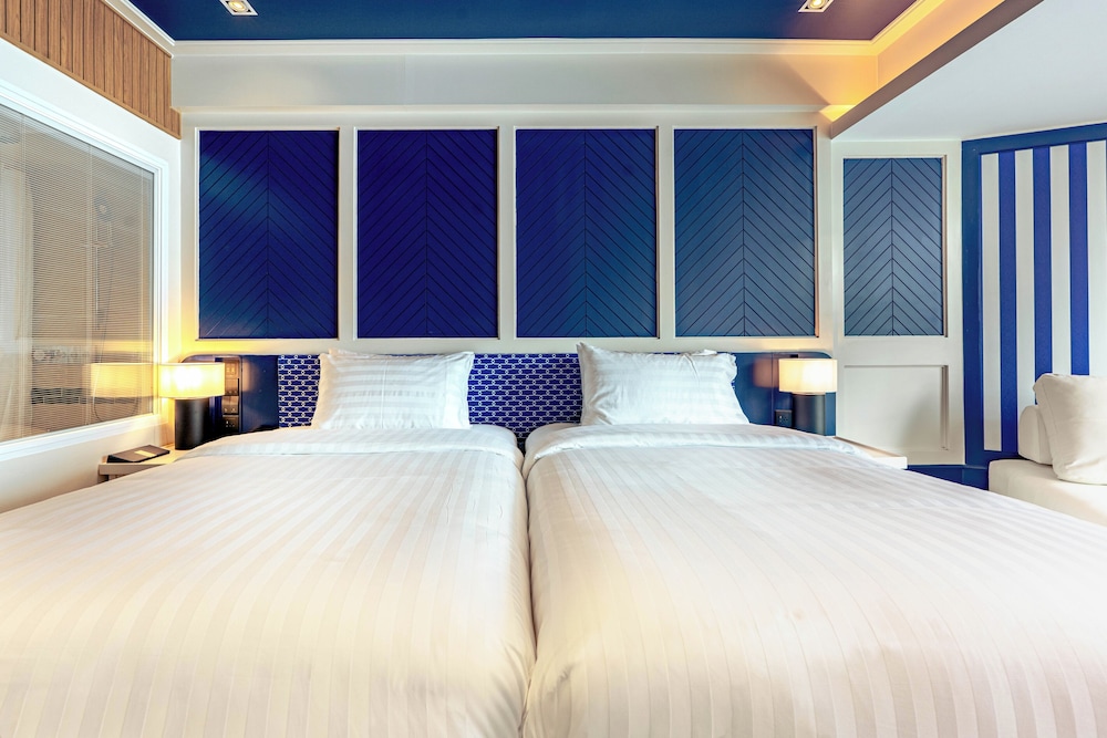Cruise Cabin Twin Bed