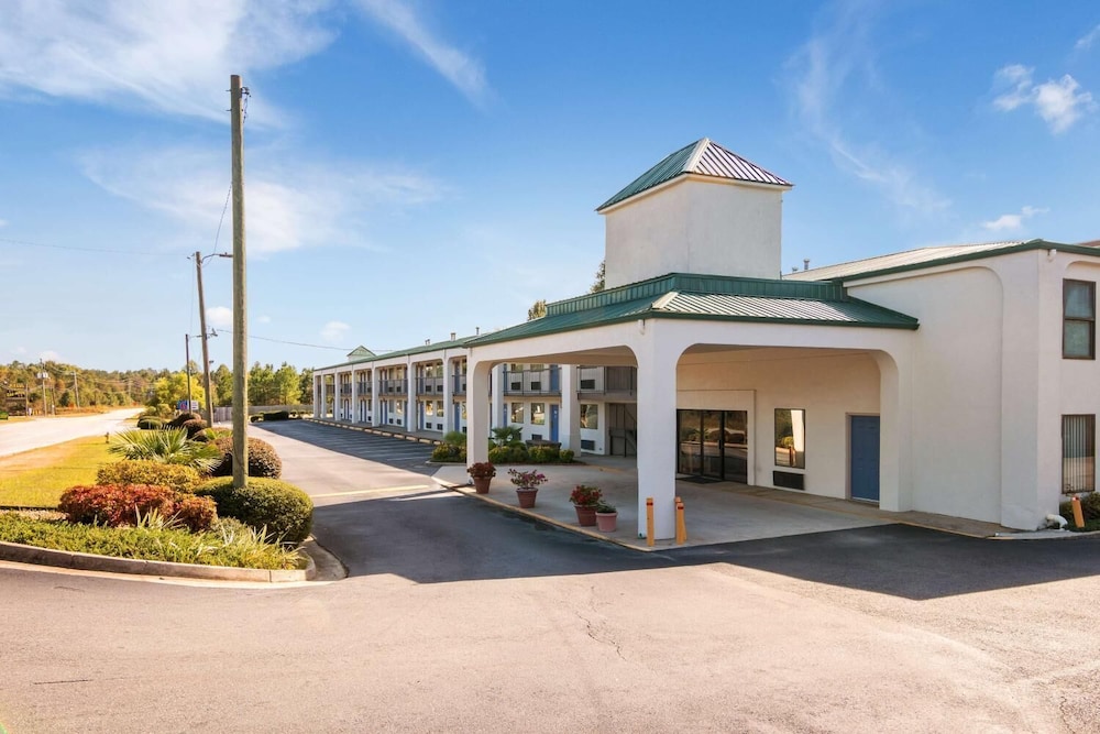 Rodeway Inn and Suites Macon 36/45