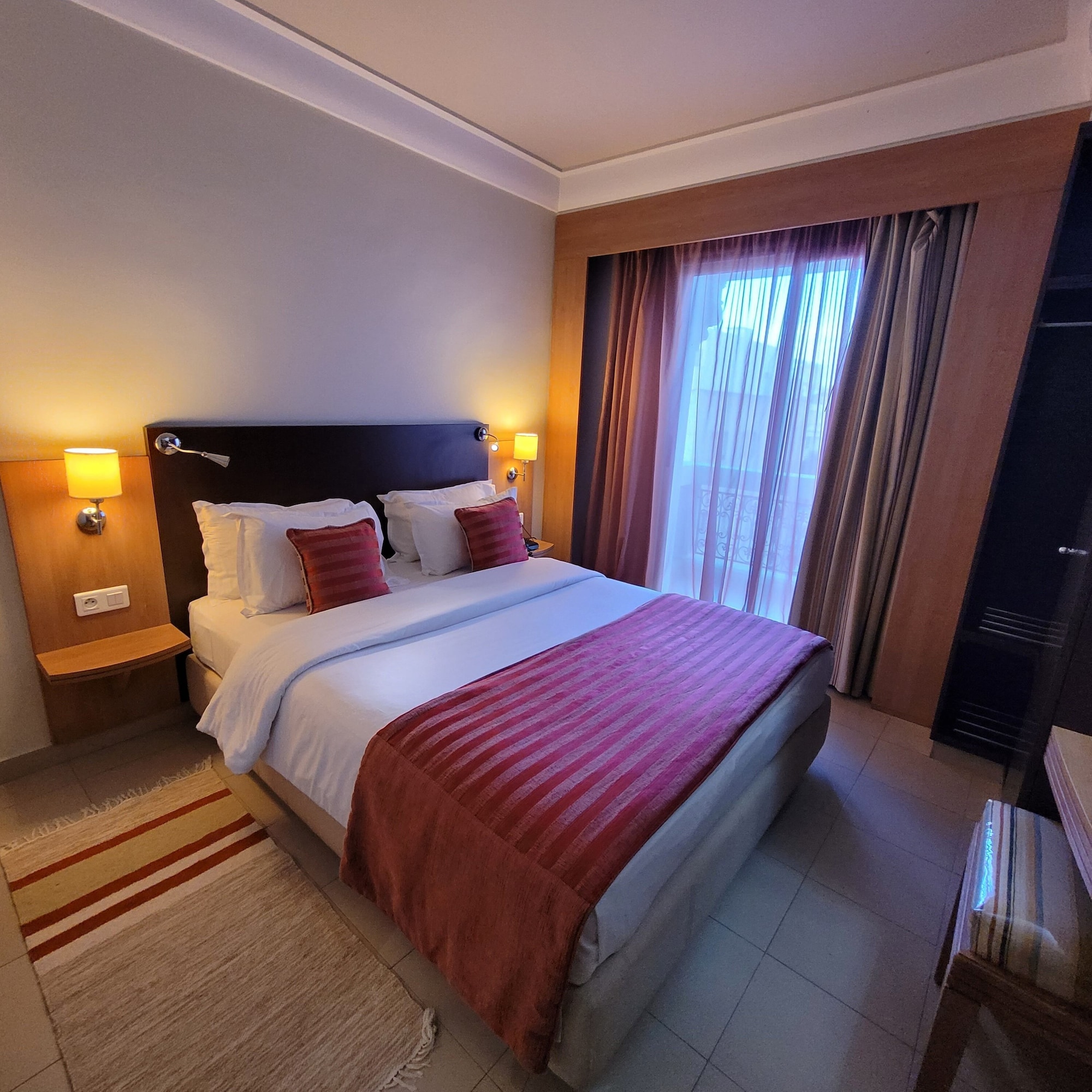 STANDARD, KING BED