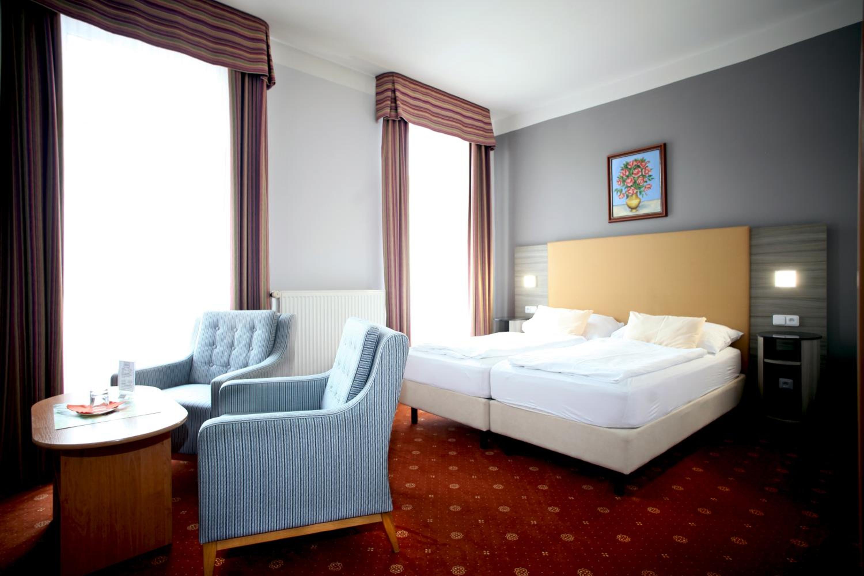 Paris Hotel 16/46