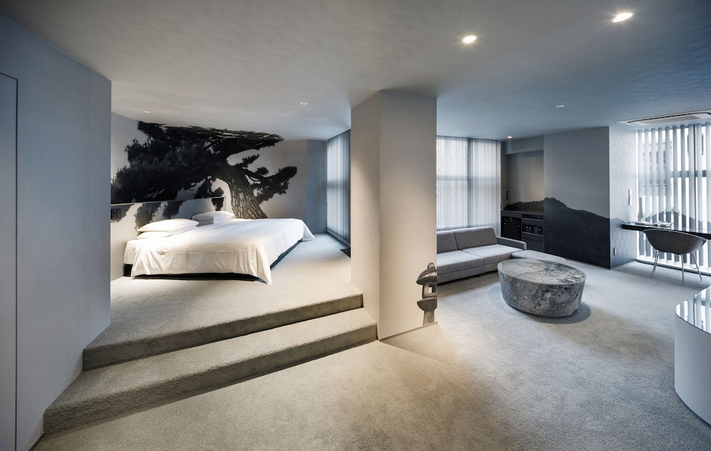 The Screen 7/67