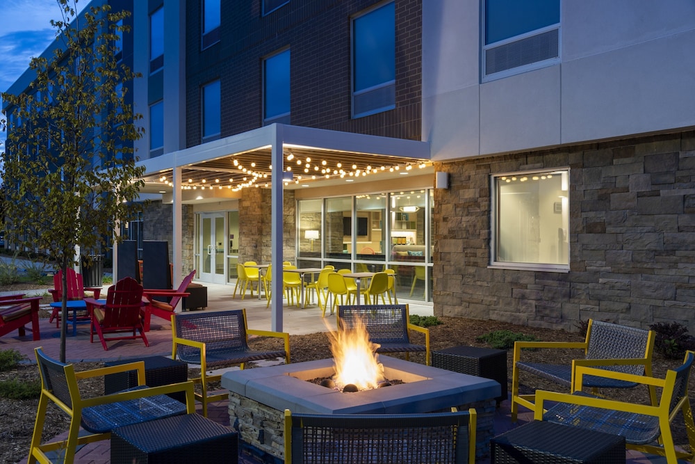 Home2 Suites by Hilton Palm Bay Melbourne I 95 7/40