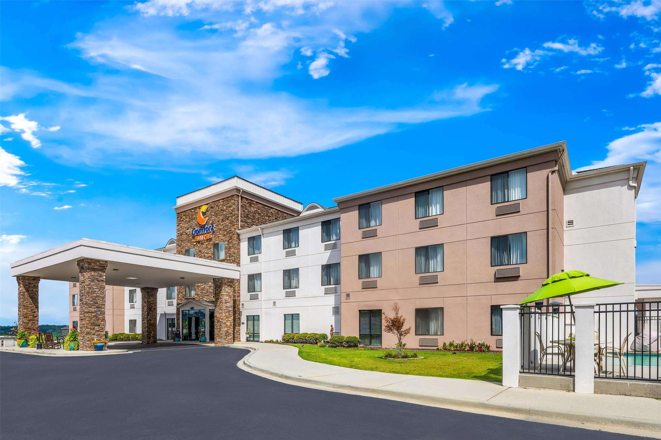 Comfort Suites CS-SU Cullman I-65 Exit 310 7/33