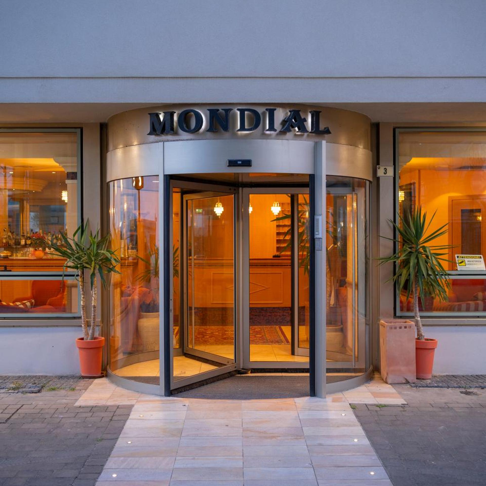 Hotel Mondial 2/48