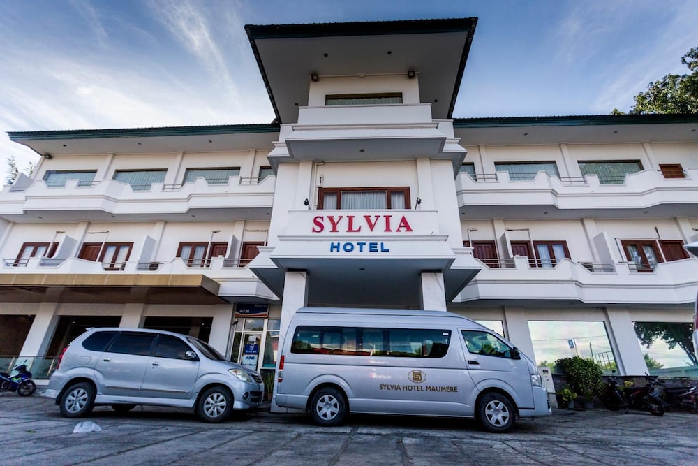 Sylvia Hotel Maumere 39/57