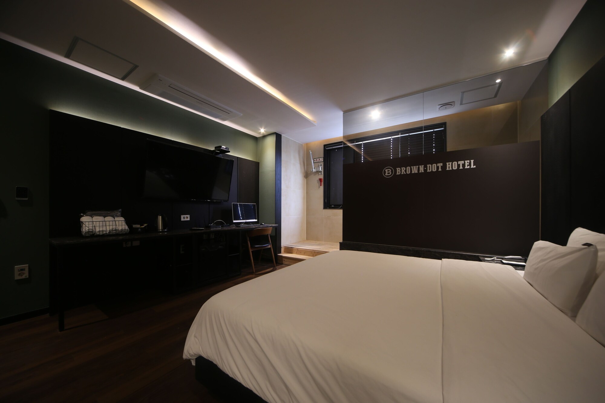 PREMIUM, STUDIO