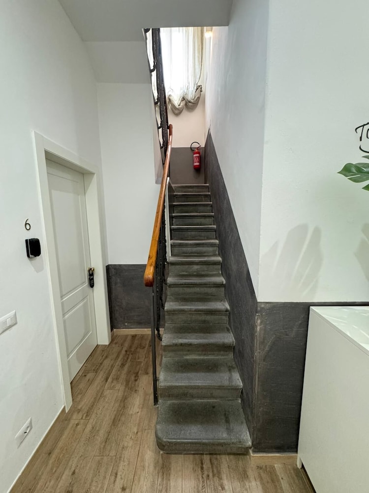 Apollo Guest House 30/50