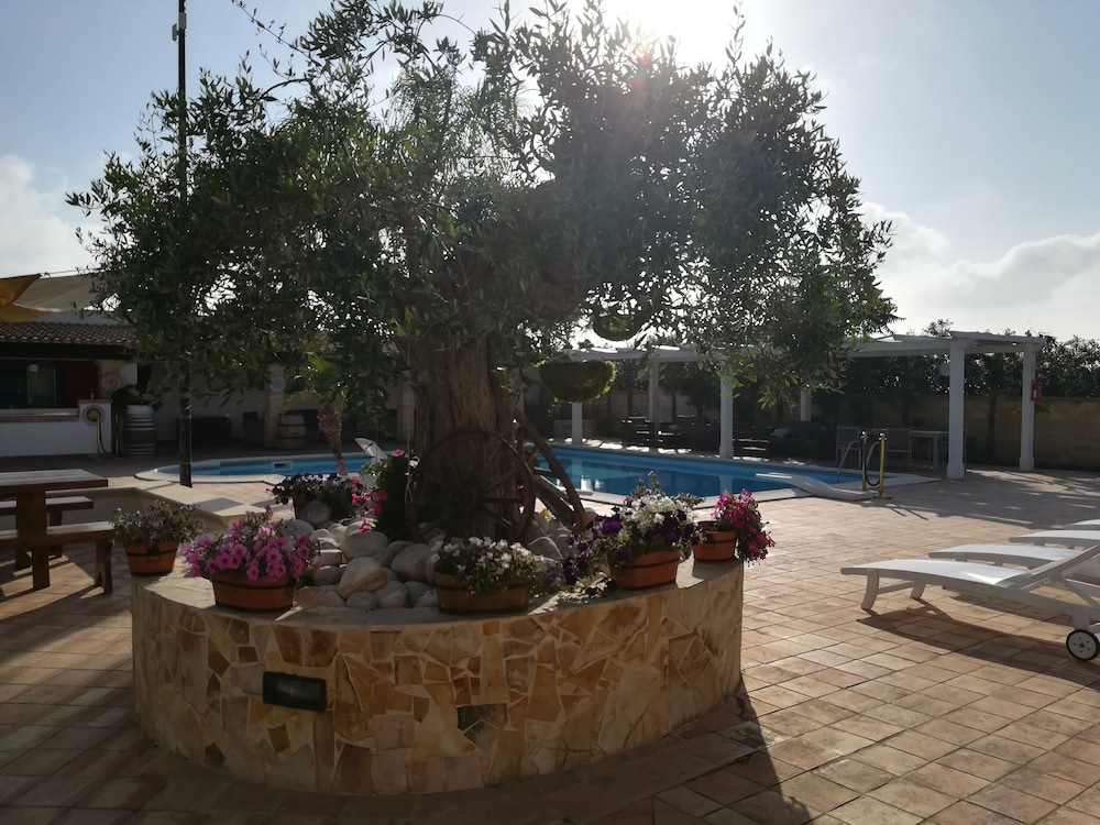 Villa Carlo Resort 48/59