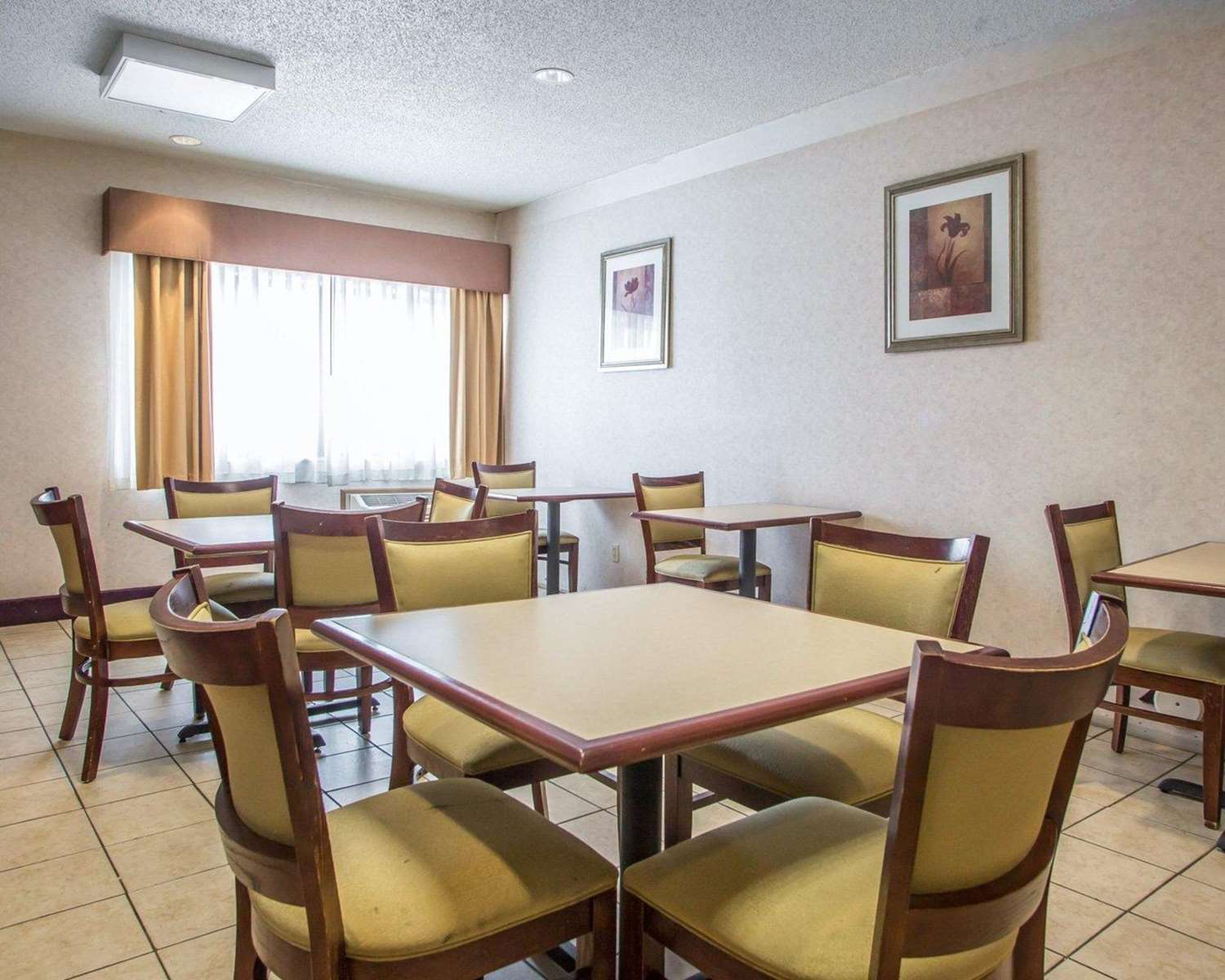 Quality Inn Merrillville 25/35