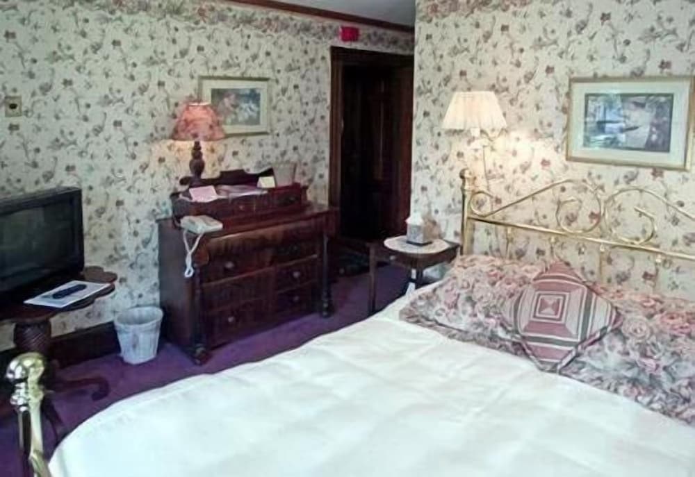 WoodStock Inn 11/43