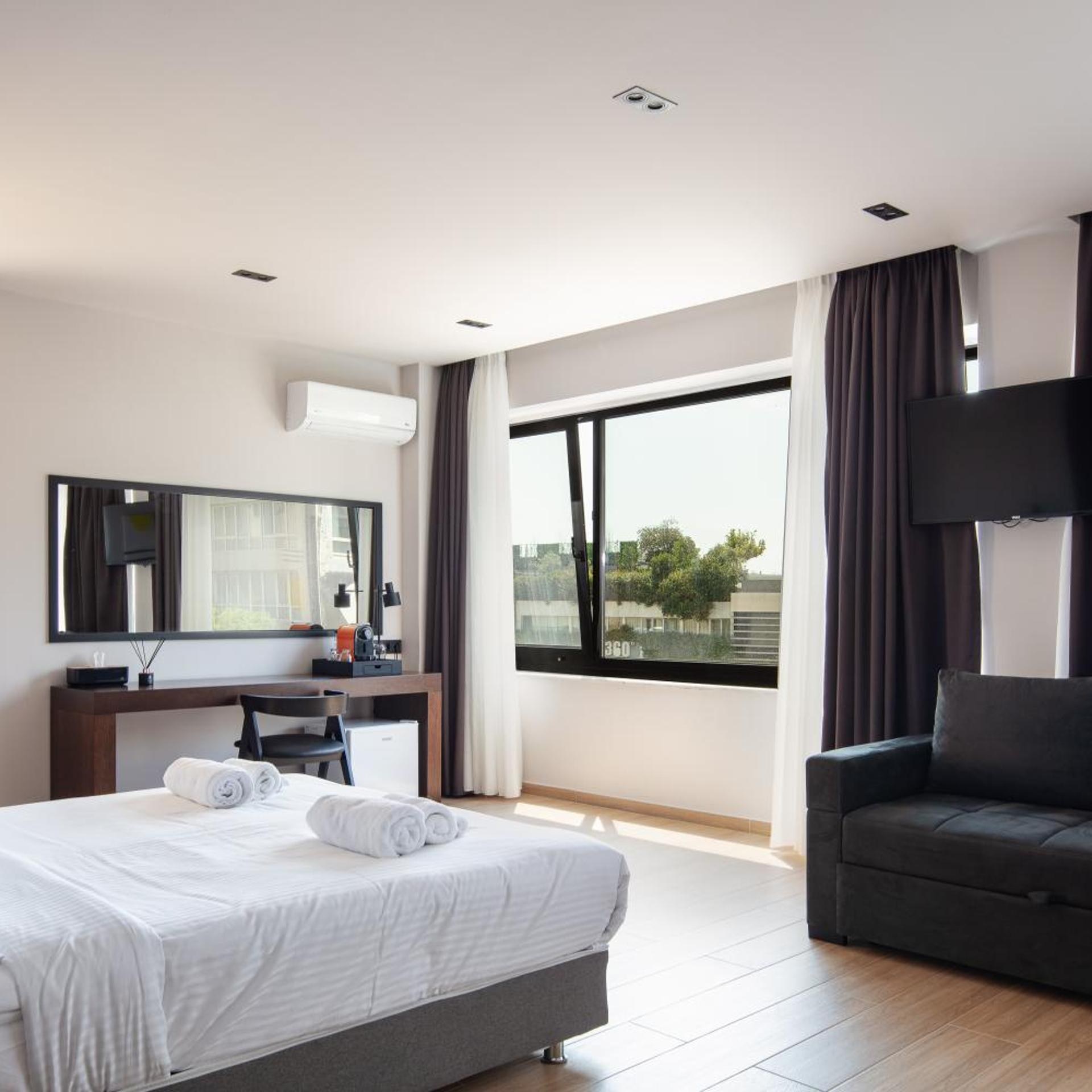 Signature, Suite, Acropolis View, Corner