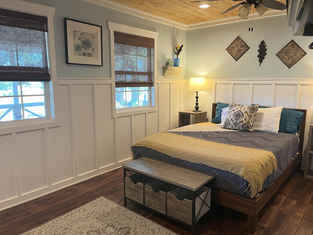 Family, House, 1 King and 2 Queen Beds