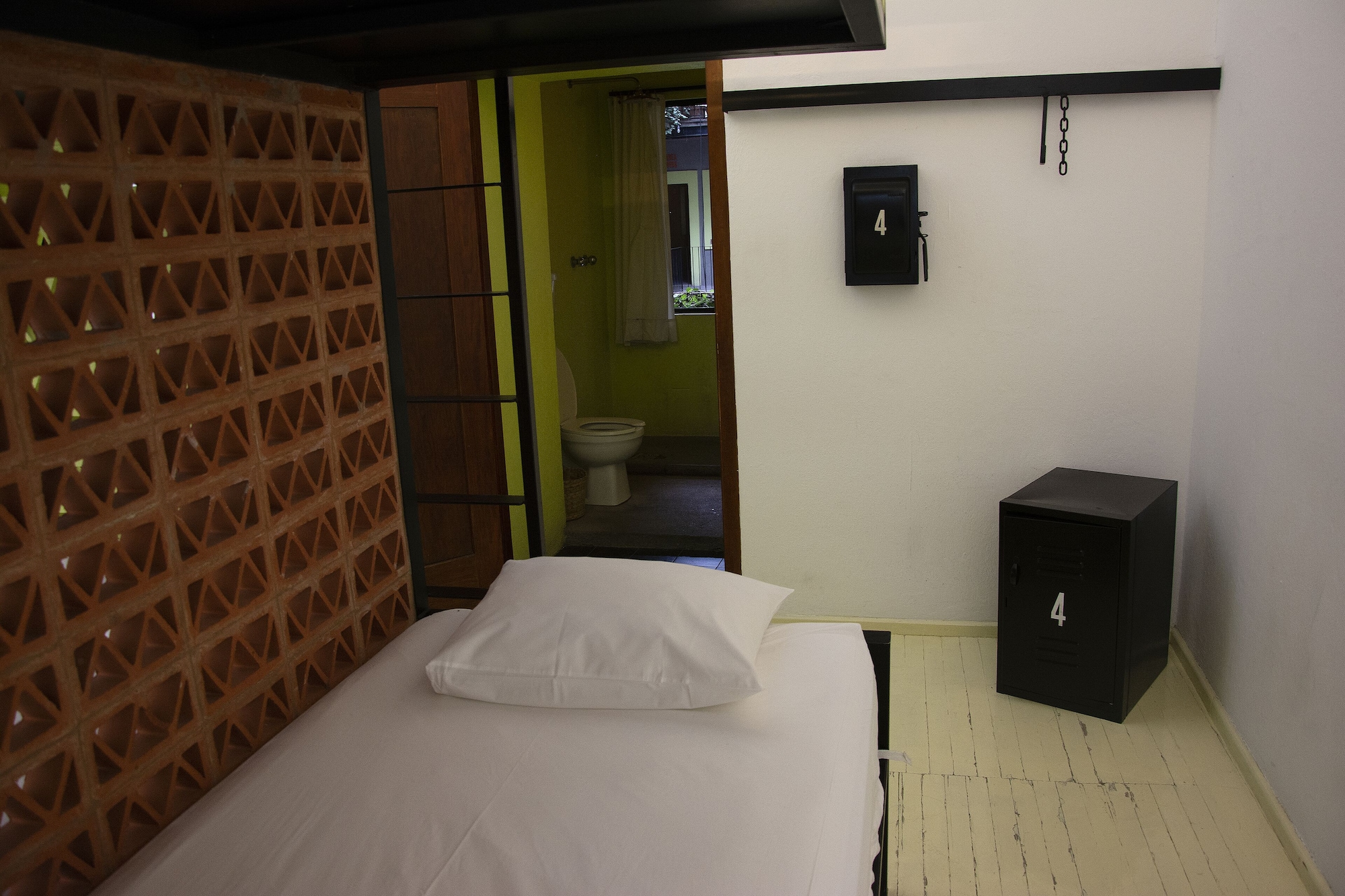 MIXED DORM, BASIC