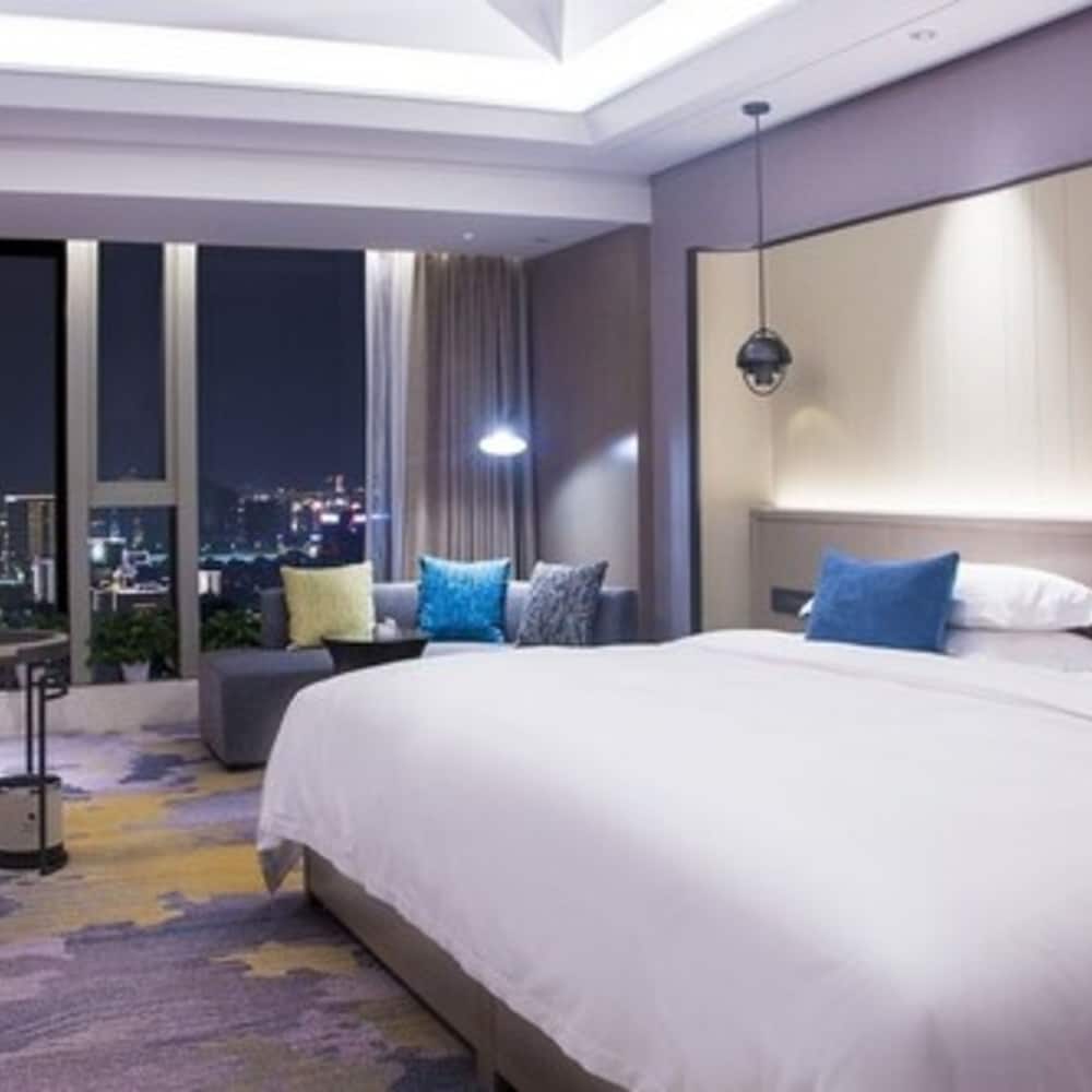 Golden Eagle Summit Hotel Yancheng 8/98