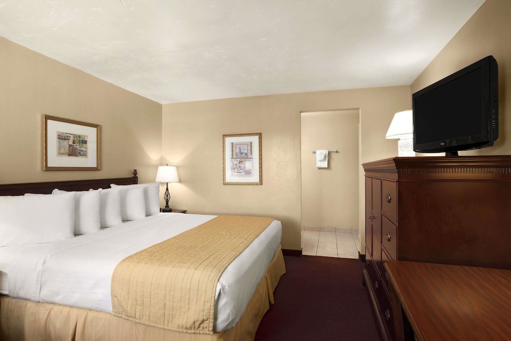 Days Inn by Wyndham Montrose 13/44