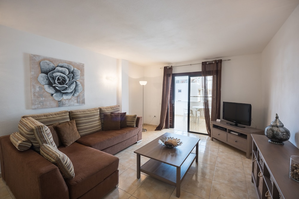 PALOMA BEACH APARTMENTS 37/57