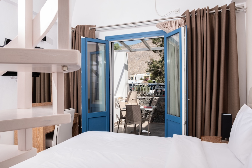 Tristhenia Hotel 25/66