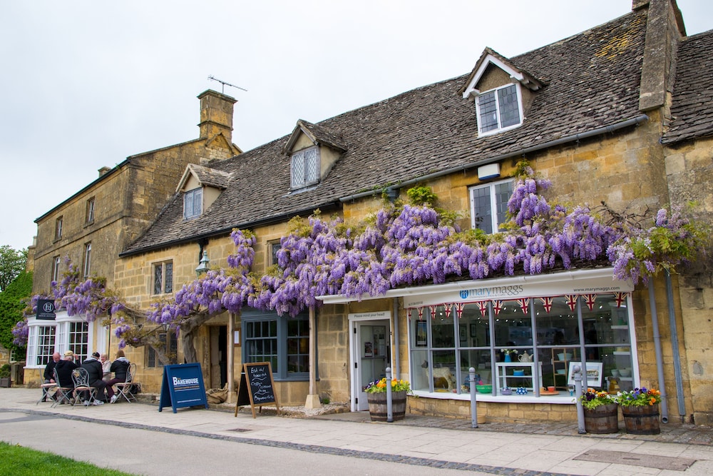Crown and Trumpet Inn 2/43